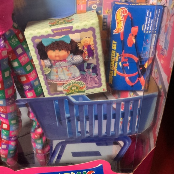 Toys “R” Us Barbie 50 years Anniversary colab 18895 - Picture 12 of 14